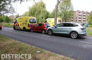 Ambulance betrokken bij kop-staart aanrijding Lozerlaan Den Haag