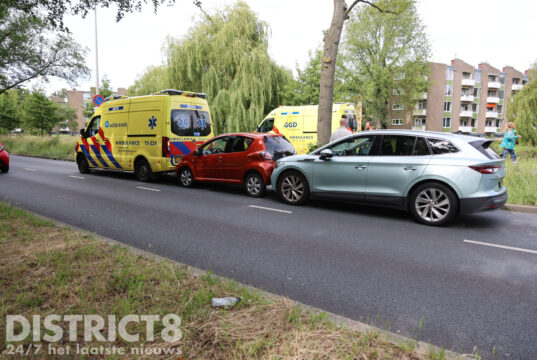 Ambulance betrokken bij kop-staart aanrijding Lozerlaan Den Haag