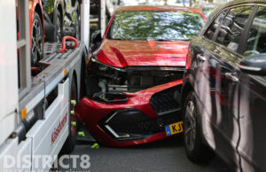 Grote verkeersopstopping na aanrijding met drie auto’s en transportvrachtwagen Lozerlaan Den Haag