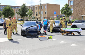 Bestuurder uit auto bevrijd na ongeval met andere auto Laan van ’t Haantje Rijswijk
