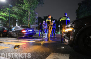 Schade aan geparkeerde auto na kop-staart aanrijding tussen twee auto’s Meppelweg Den Haag