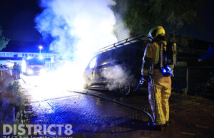 Geparkeerd busje in brand na harde explosie Berkebroeklaan Den Haag