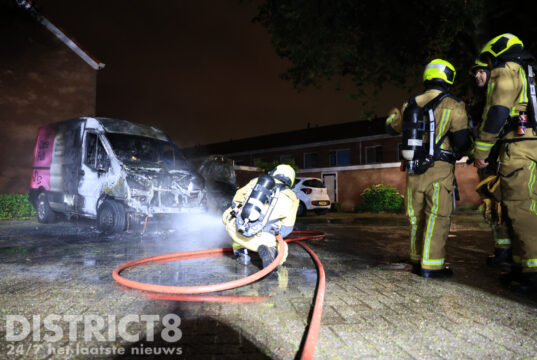 Twee voertuigen zwaar beschadigd na brand Van Swietenstraat De Lier