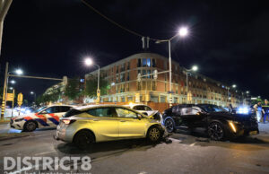 Brandweer bevrijdt inzittende na aanrijding tussen twee auto’s Parallelweg Den Haag