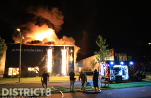 Bedrijfspand van Alpine Engineering volledig verwoest bij zeer grote brand Kleijweg Den Hoorn