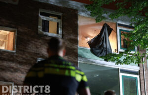 Raam van portiekwoning beschadigd door explosie Westplantsoen Delft