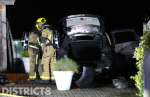 Specialistisch brandweerteam ingezet na brand in elektrische auto Voorweg Zoetermeer