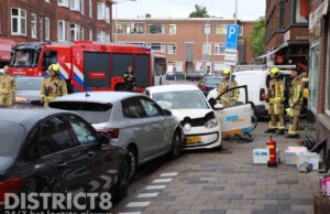 Veel schade na aanrijding tussen twee auto’s Terletstraat Den Haag