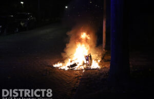 Scooter volledig uitgebrand na brandstichting De Gaarde Den Haag