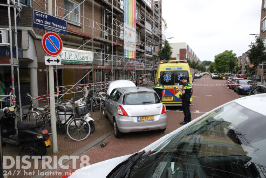 Automobiliste schiet rechtdoor en ramt geparkeerde fietsen Gerrit van der Veenlaan Den Haag