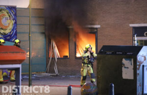 Beveiligers en schoonmaker lichtgewond bij brand ontstaan na explosie Laurens Reaelstraat Den Haag