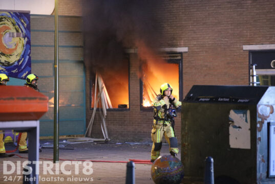 Beveiligers en schoonmaker lichtgewond bij brand ontstaan na explosie Laurens Reaelstraat Den Haag