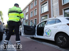 Scooterrijder gewond na aanrijding met openslaande autodeur Melis Stokelaan Den Haag