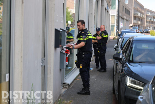 Speurhond vind mes in bosjes na overval op kantoorpand Waldorpstraat Den Haag