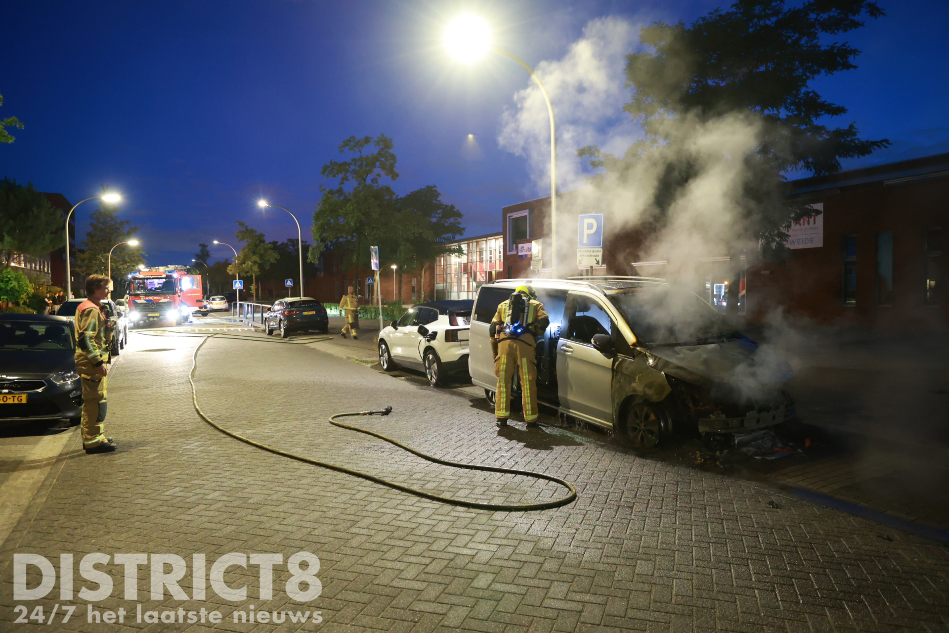 Geparkeerde rolstoelbus zwaar beschadigd door brand Gantellaan Pijnacker