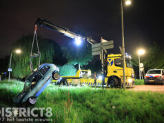 Automobilist onder invloed rijdt sloot in Hofweg Nootdorp