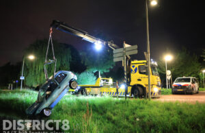 Automobilist onder invloed rijdt sloot in Hofweg Nootdorp