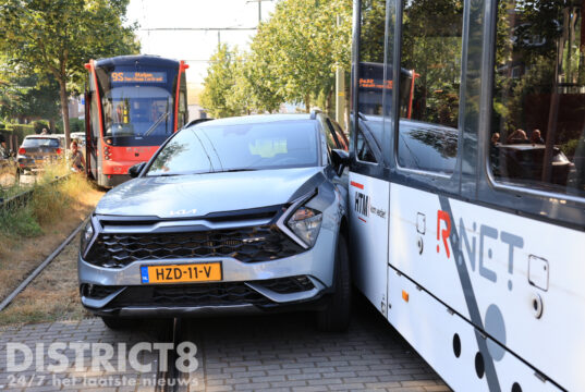 Twee gewonden bij aanrijding tussen tram en auto Nieuwe Parklaan Den Haag