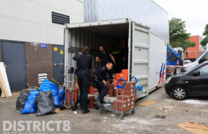 Politie valt loods vol nep merkkleding binnen IJzerwerf Den Haag
