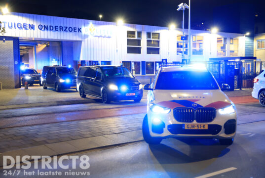 Politie onderschept drugstransport, 800 kilo cocaïne aangetroffen en vijf aanhoudingen Den Haag/Amsterdam