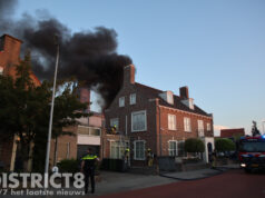 Meerdere woningen ontruimd na grote brand op dak van woning Kwaklaan Wateringen