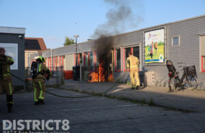 Buitenbrand tegen gevel van school Kindcentrum Buitenrijck Van Rijnweg Rijswijk