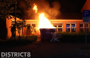 Brandweer blust felle brand in puincontainer Mari Andriessenerf Den Haag