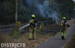 Bermbrand langs tramspoor Melis Stokelaan Den Haag