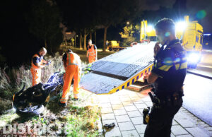 Motorrijder rijdt van talud bij eenzijdig ongeval Kfar-Savaweg Delft