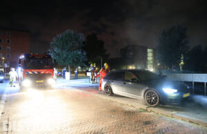 Geparkeerde auto vermoedelijk in brand gestoken Leehoeve Delft