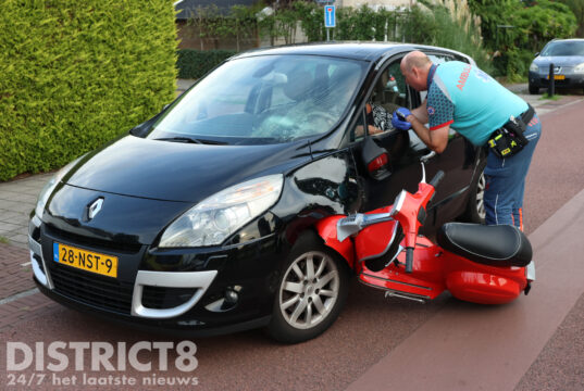 Scooterrijder gewond na botsing met auto Delftweg Rijswijk