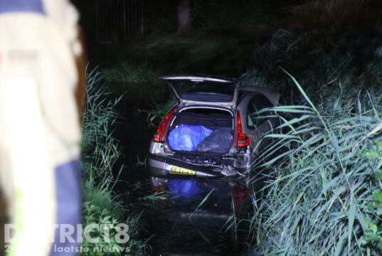 Hulpdiensten massaal ingezet nadat automobilist het water in rijdt Oude Veiling Maasland
