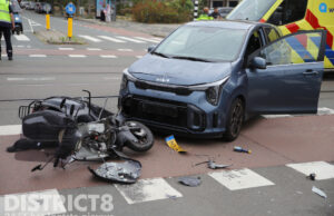Twee gewonden bij aanrijding tussen auto en scooter Goudenregenstraat Den Haag