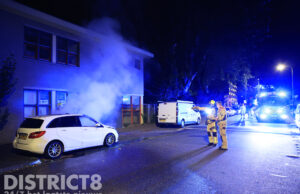 Geparkeerde auto zwaar beschadigd door brand Van der Goeslaan Den Haag