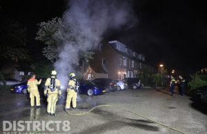 Geparkeerde auto zwaar beschadigd door brand Wouwstraat Delft
