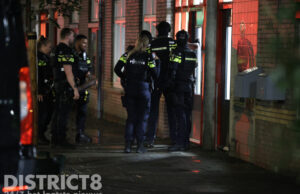 Politie valt woning binnen na melding van mogelijk gewapend persoon Van Ostadestraat Den Haag