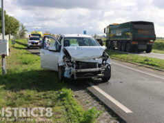 Flinke schade na aanrijding tussen auto en vrachtwagen Strikledeweg N470 Delfgauw