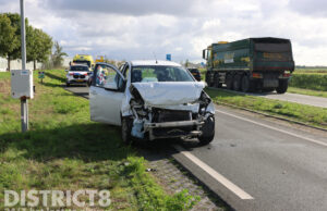 Flinke schade na aanrijding tussen auto en vrachtwagen Strikledeweg N470 Delfgauw