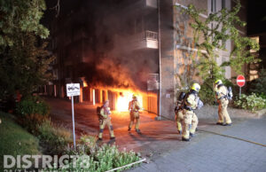 Brandweer blust scootmobiel en container Landrestraat Den Haag