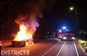 Geparkeerde auto zwaar beschadigd door brand Laan van Meerdervoort Den Haag