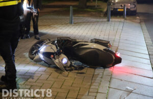 Snorfietser gewond na botsing met busje Loevesteinlaan Den Haag
