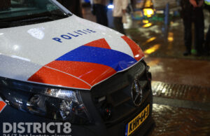 Bezorger gewond na aanrijding met politiebus Stationsplein Den Haag