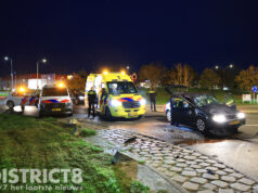 Auto slaat over de kop na botsing met biggenrug Peuldreef Den Hoorn