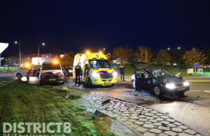 Auto slaat over de kop na botsing met biggenrug Peuldreef Den Hoorn