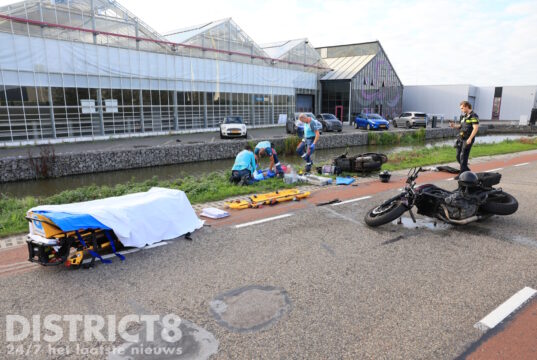 Twee gewonden met spoed naar ziekenhuis na botsing tussen motor en scooter Lotsweg Schipluiden