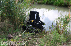 Man raakt met scootmobiel te water, automobilist schiet te hulp Prinses Beatrixlaan Rijswijk