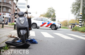 Snorfietsbestuurster gewond bij aanrijding Loosduinsekade Den Haag