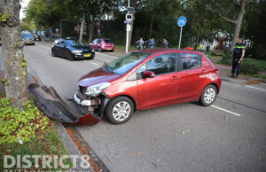 Auto flink beschadigd bij aanrijding; een gewonde Guntersteinweg Den Haag
