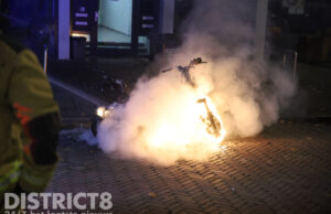 Scooter volledig uitgebrand Jan Luykenlaan Den Haag