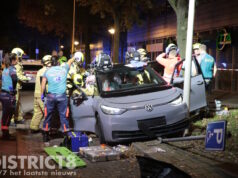 Drie gewonden bij forse aanrijding tussen auto en busje Televisiestraat Den Haag